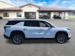 Chevrolet Traverse FWD LT 4dr 2026 — side view