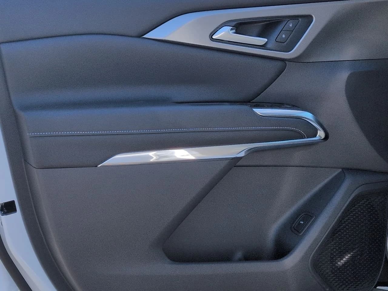 Chevrolet Traverse FWD LT 4dr 2026 — side view