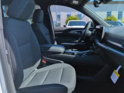 Chevrolet Traverse FWD LT 4dr 2026 — side view
