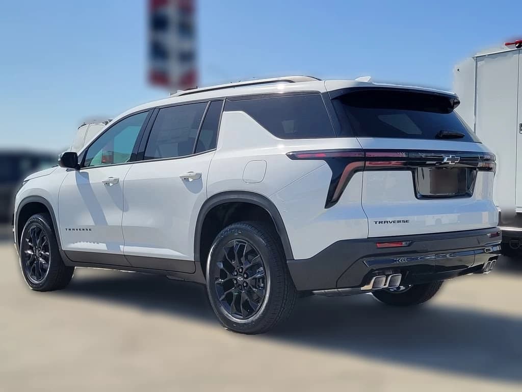 Chevrolet Traverse FWD LT 4dr 2026 — side view
