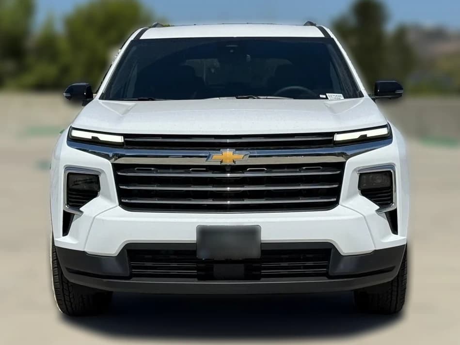 Chevrolet Traverse FWD LT 4dr 2027 — side view