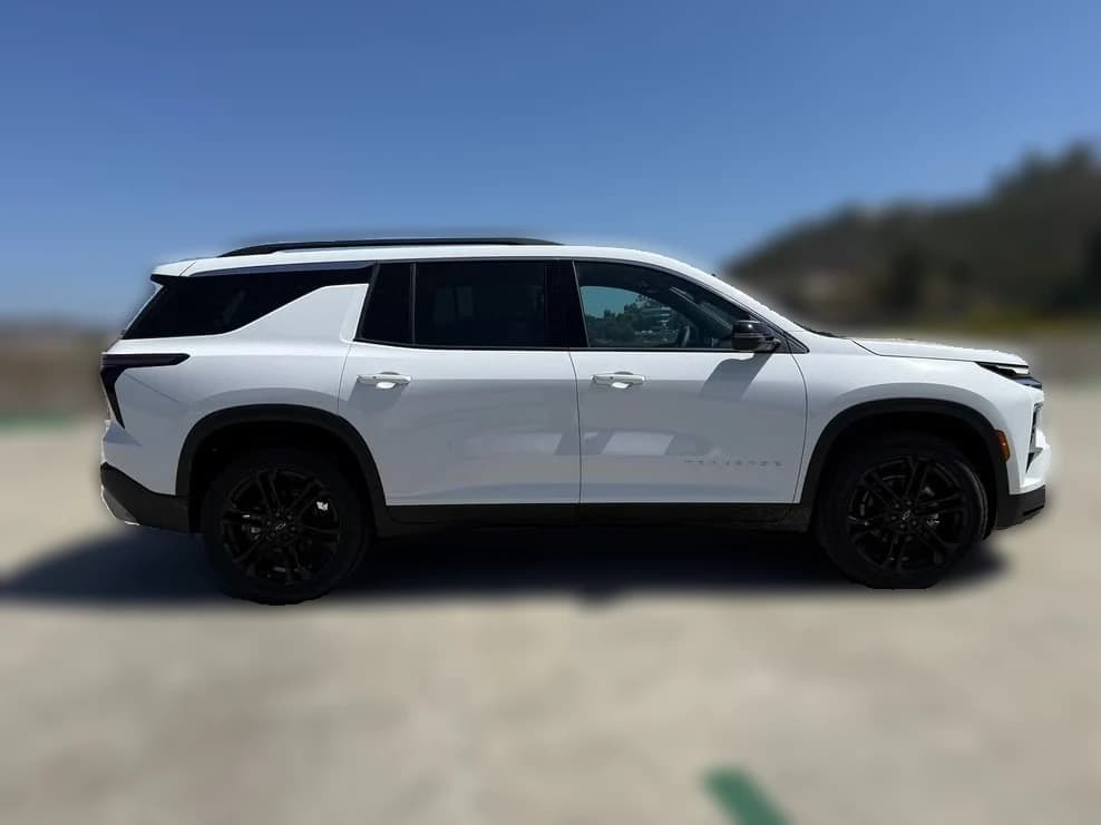 Chevrolet Traverse FWD LT 4dr 2027 — side view
