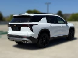 Chevrolet Traverse FWD LT 4dr 2027 — side view