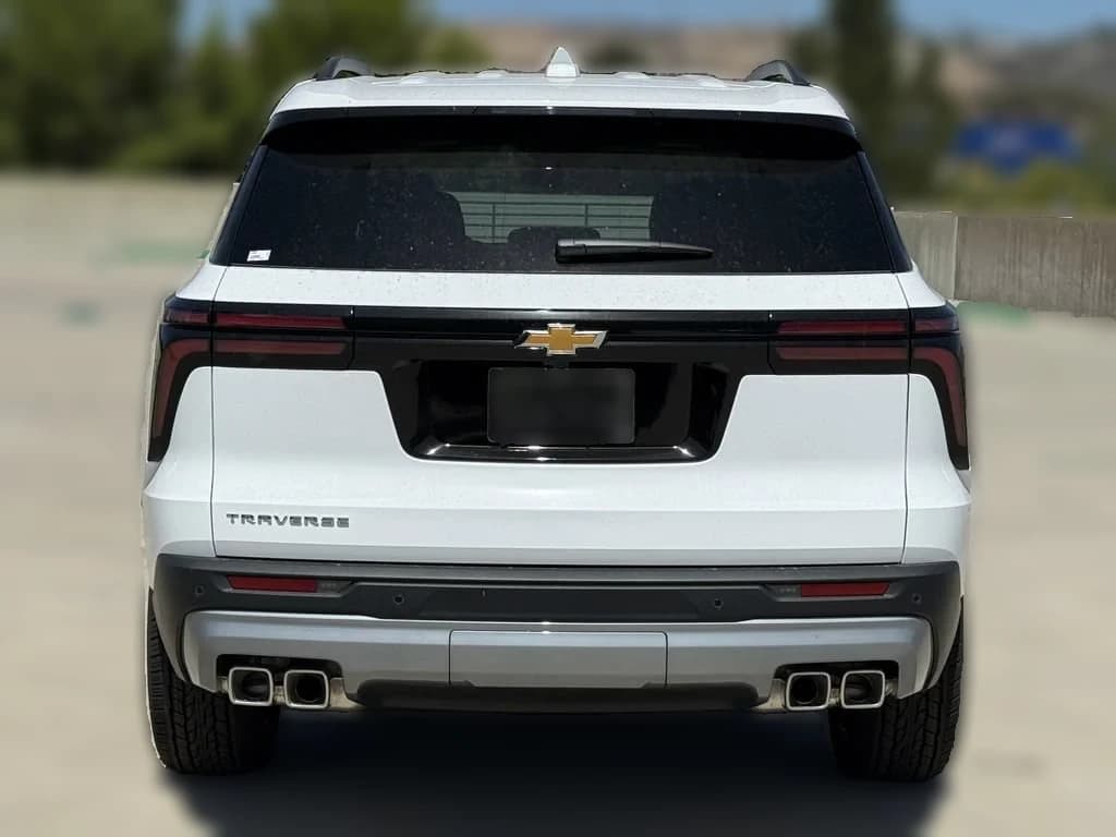 Chevrolet Traverse FWD LT 4dr 2027 — side view