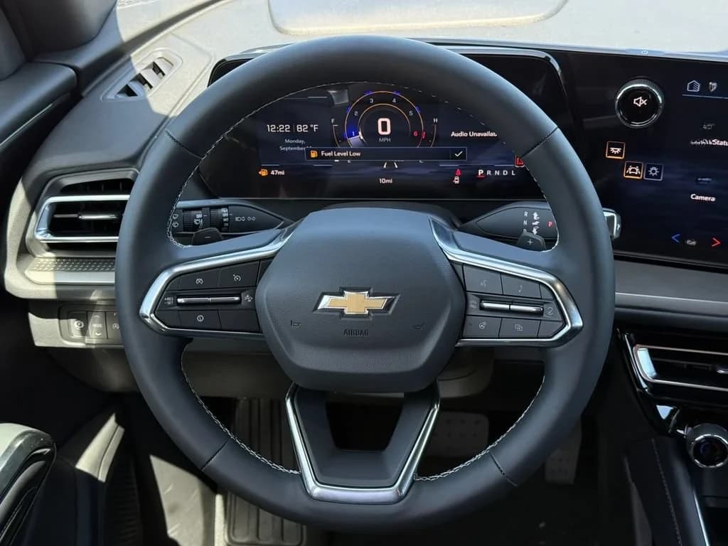 Chevrolet Traverse FWD LT 4dr 2027 — side view