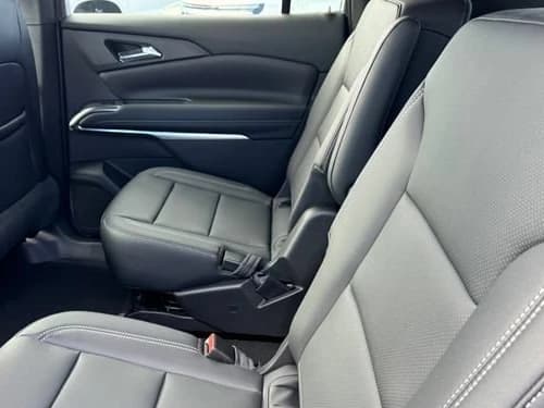 Chevrolet Traverse FWD LT 4dr 2027 — side view