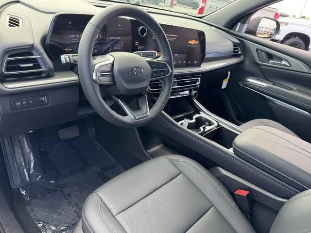 Chevrolet Traverse FWD LT 4dr 2027 — side view