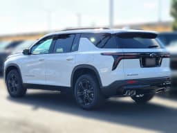 Chevrolet Traverse FWD LT 4dr 2027 — side view