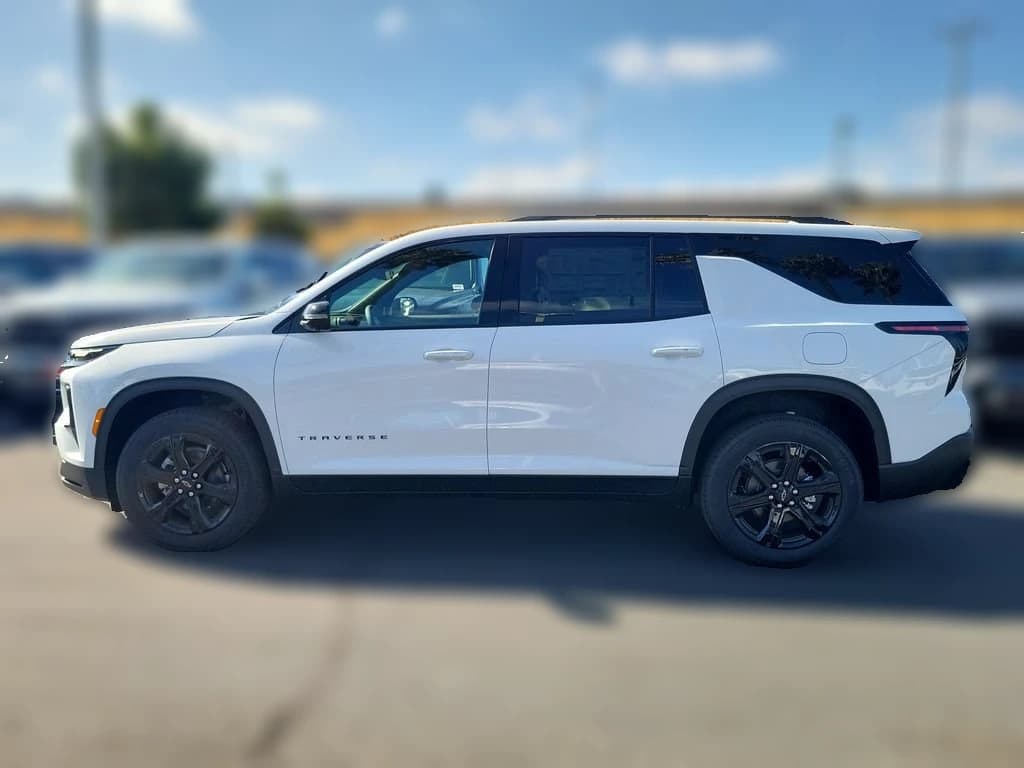 Chevrolet Traverse FWD LT 4dr 2027 — side view