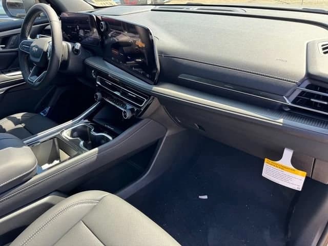 Chevrolet Traverse FWD LT 4dr 2027 — side view