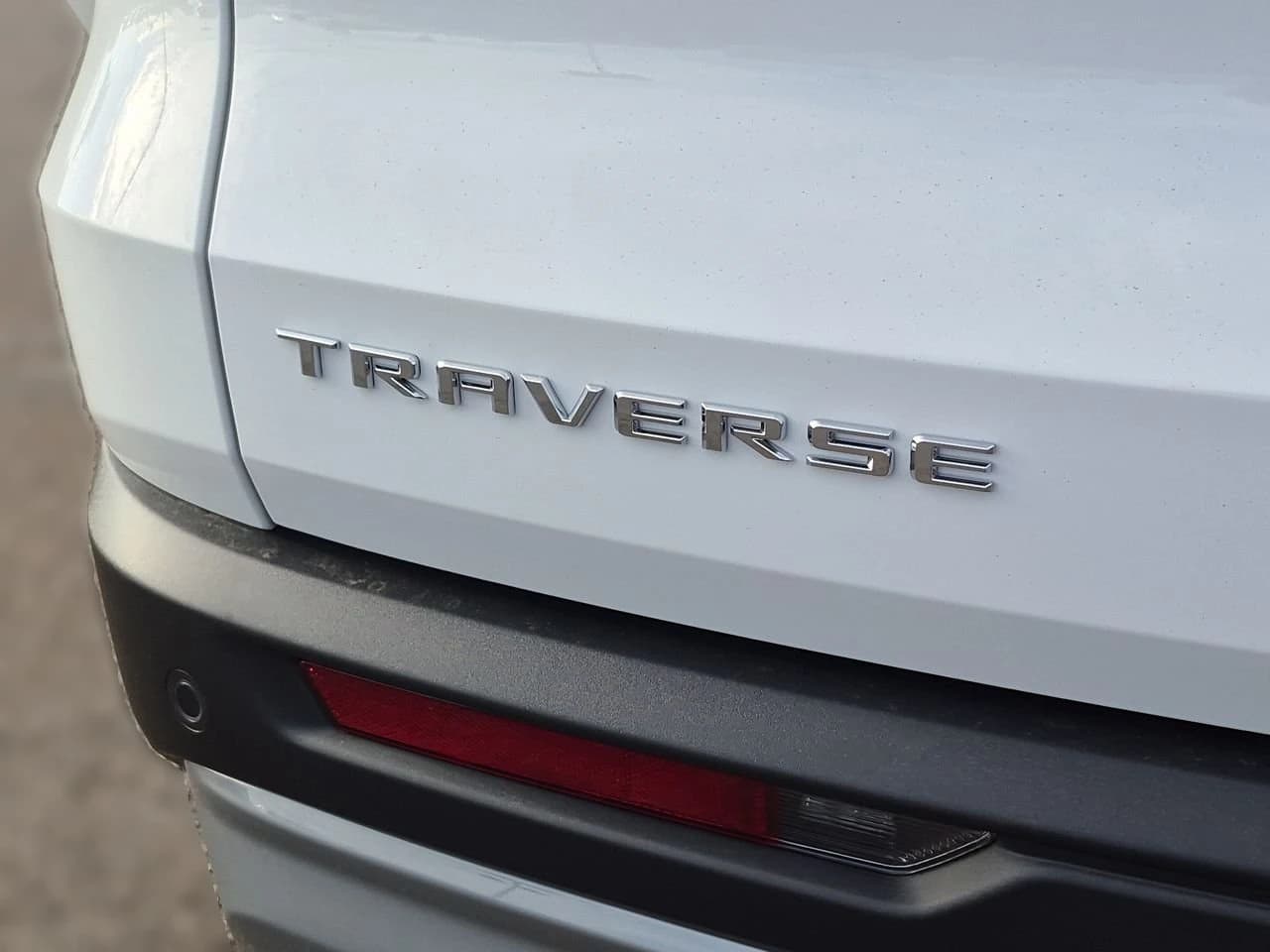 Chevrolet Traverse FWD LT 4dr 2027 — side view