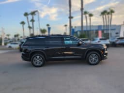 Chevrolet Traverse FWD LT 4dr 2027 — side view