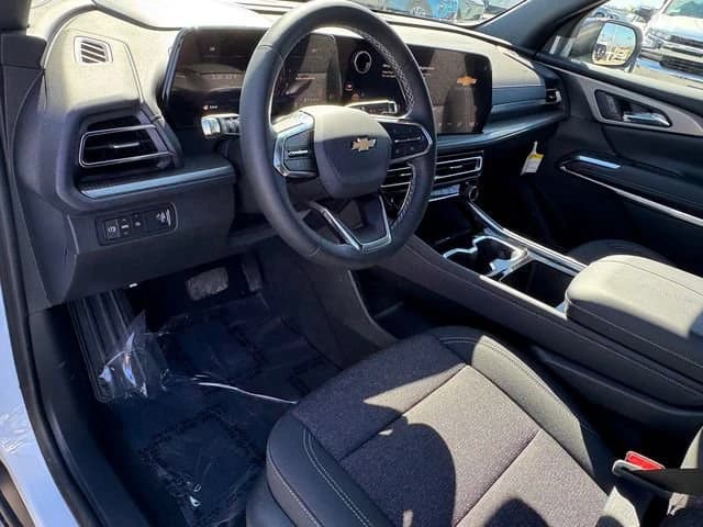 Chevrolet Traverse FWD LT 4dr 2027 — side view