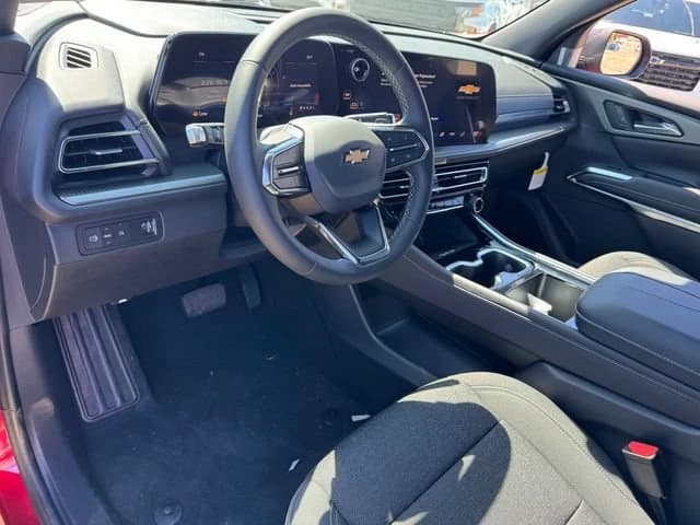 Chevrolet Traverse FWD LT 4dr 2027 — side view