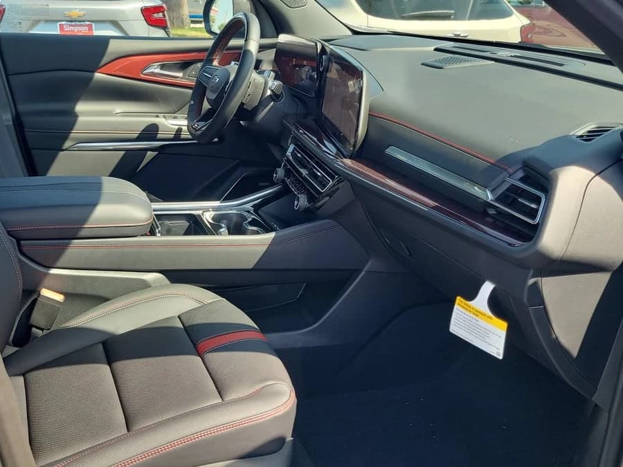 Chevrolet Traverse FWD RS 4dr 2026 — side view