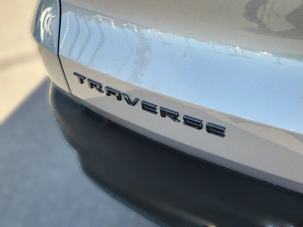 Chevrolet Traverse FWD RS 4dr 2026 — side view