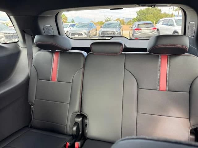 Chevrolet Traverse FWD RS 4dr 2027 — side view