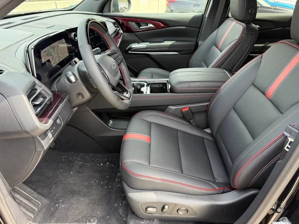 Chevrolet Traverse FWD RS 4dr 2027 — side view