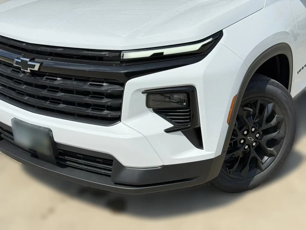 Chevrolet Traverse AWD LT 4dr 2026 — side view