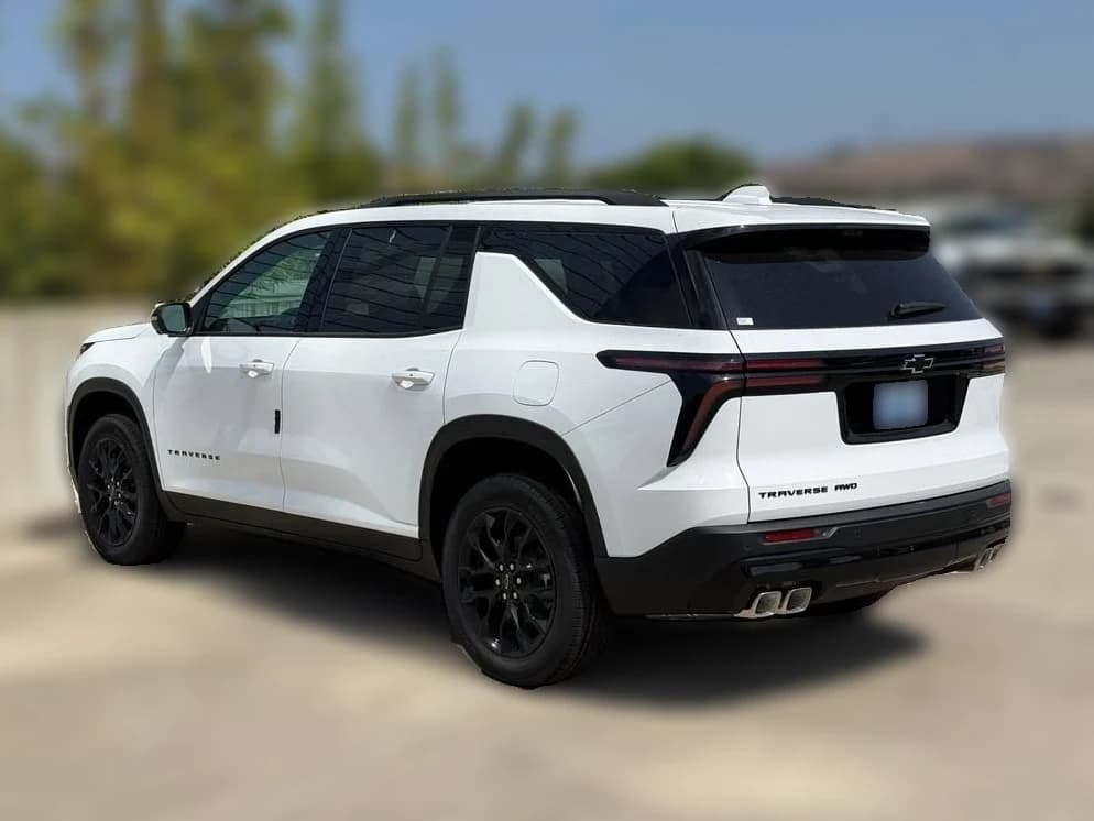 Chevrolet Traverse AWD LT 4dr 2026 — side view