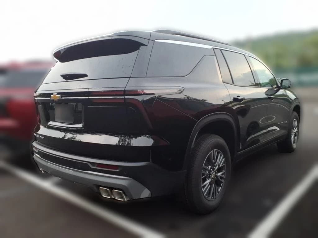 Chevrolet Traverse AWD LT 4dr 2027 — side view