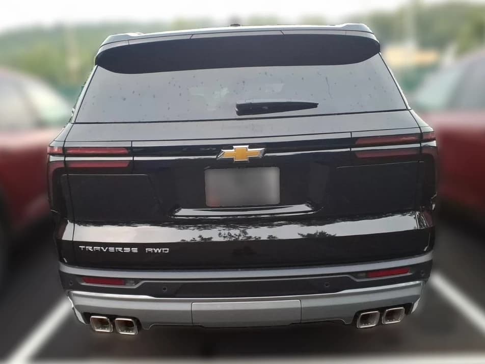 Chevrolet Traverse AWD LT 4dr 2027 — side view