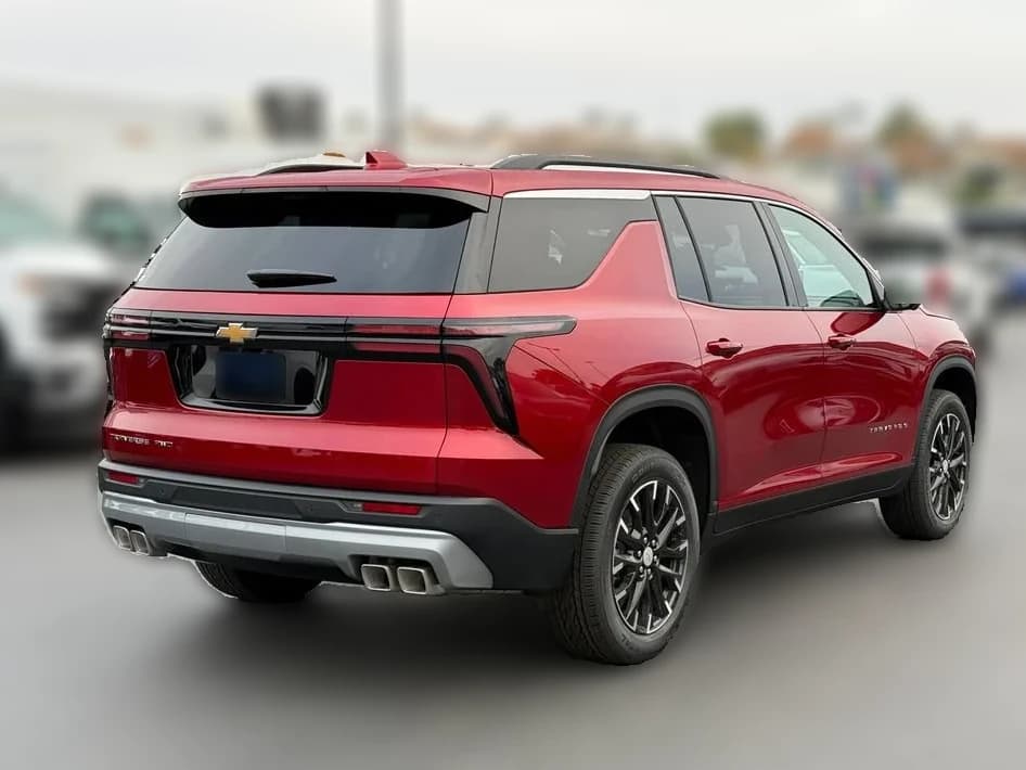 Chevrolet Traverse AWD LT 4dr 2026 — side view