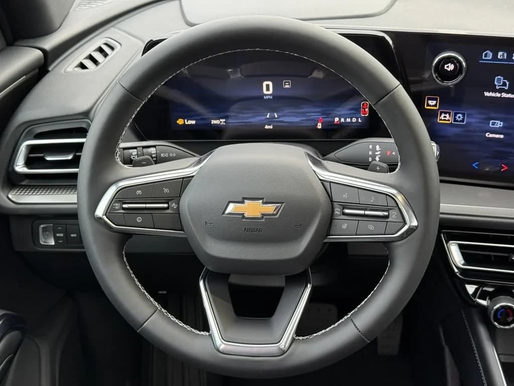 Chevrolet Traverse AWD LT 4dr 2026 — side view