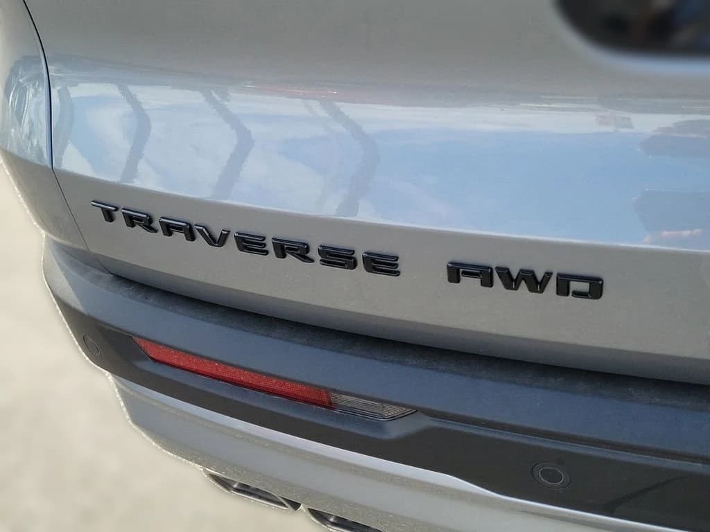 Chevrolet Traverse AWD Z71 4dr 2026 — side view