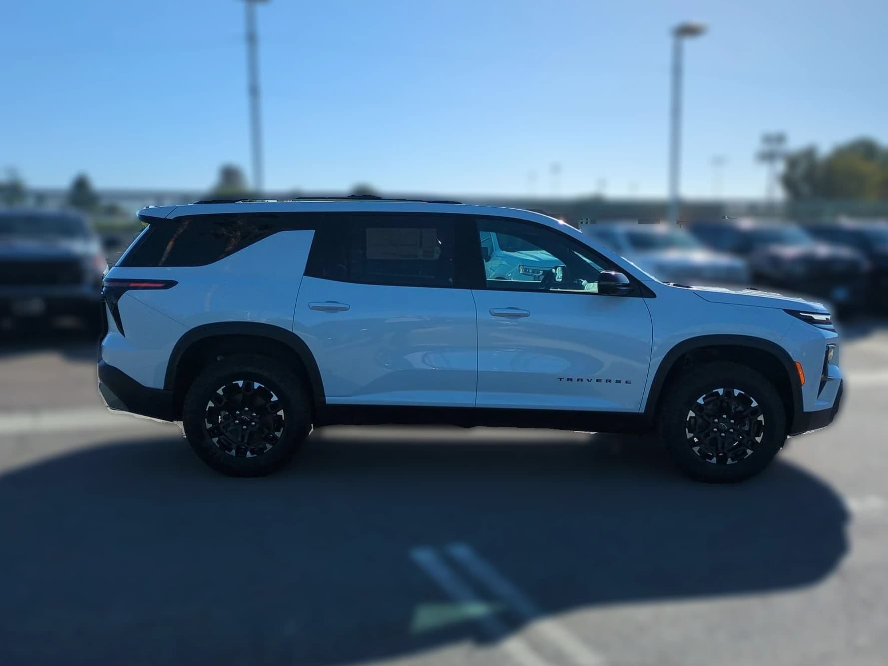 Chevrolet Traverse AWD Z71 4dr 2027 — side view