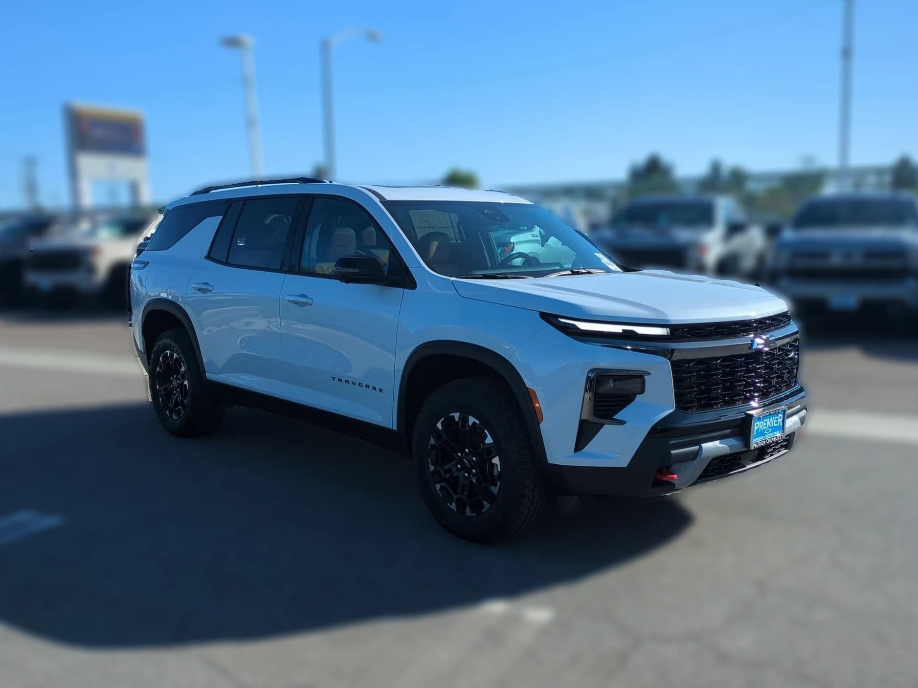 Chevrolet Traverse AWD Z71 4dr 2027 — side view