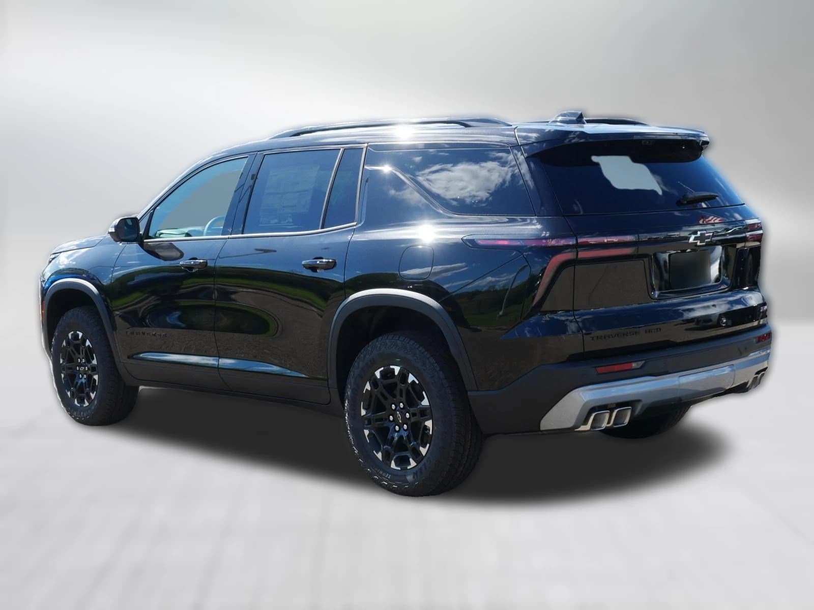 Chevrolet Traverse AWD Z71 4dr 2027 — side view