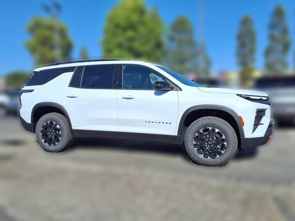 Chevrolet Traverse AWD Z71 4dr 2027 — side view