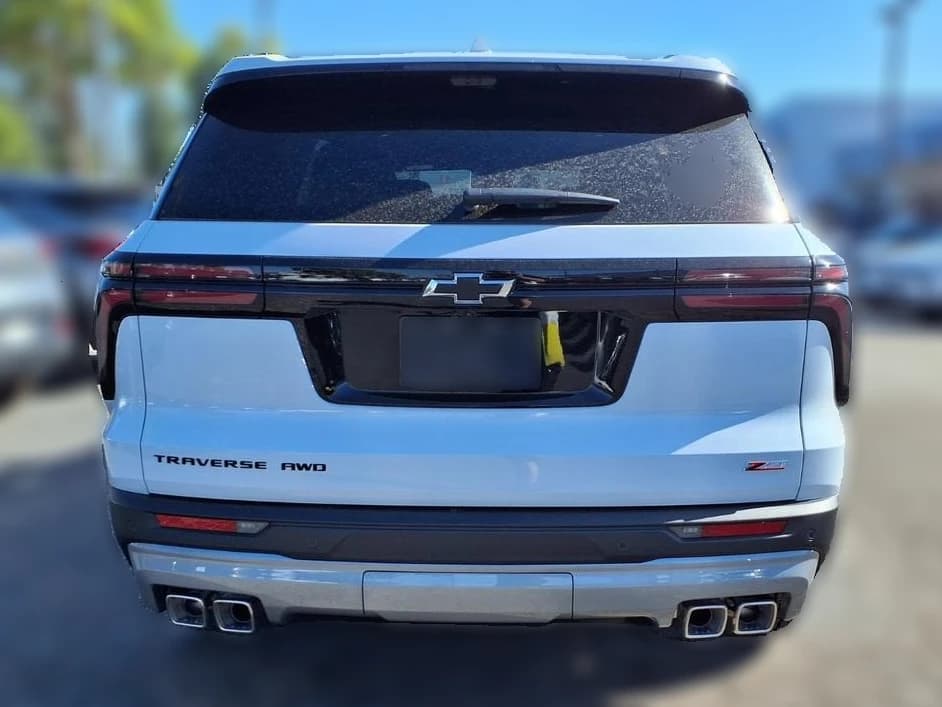 Chevrolet Traverse AWD Z71 4dr 2027 — side view