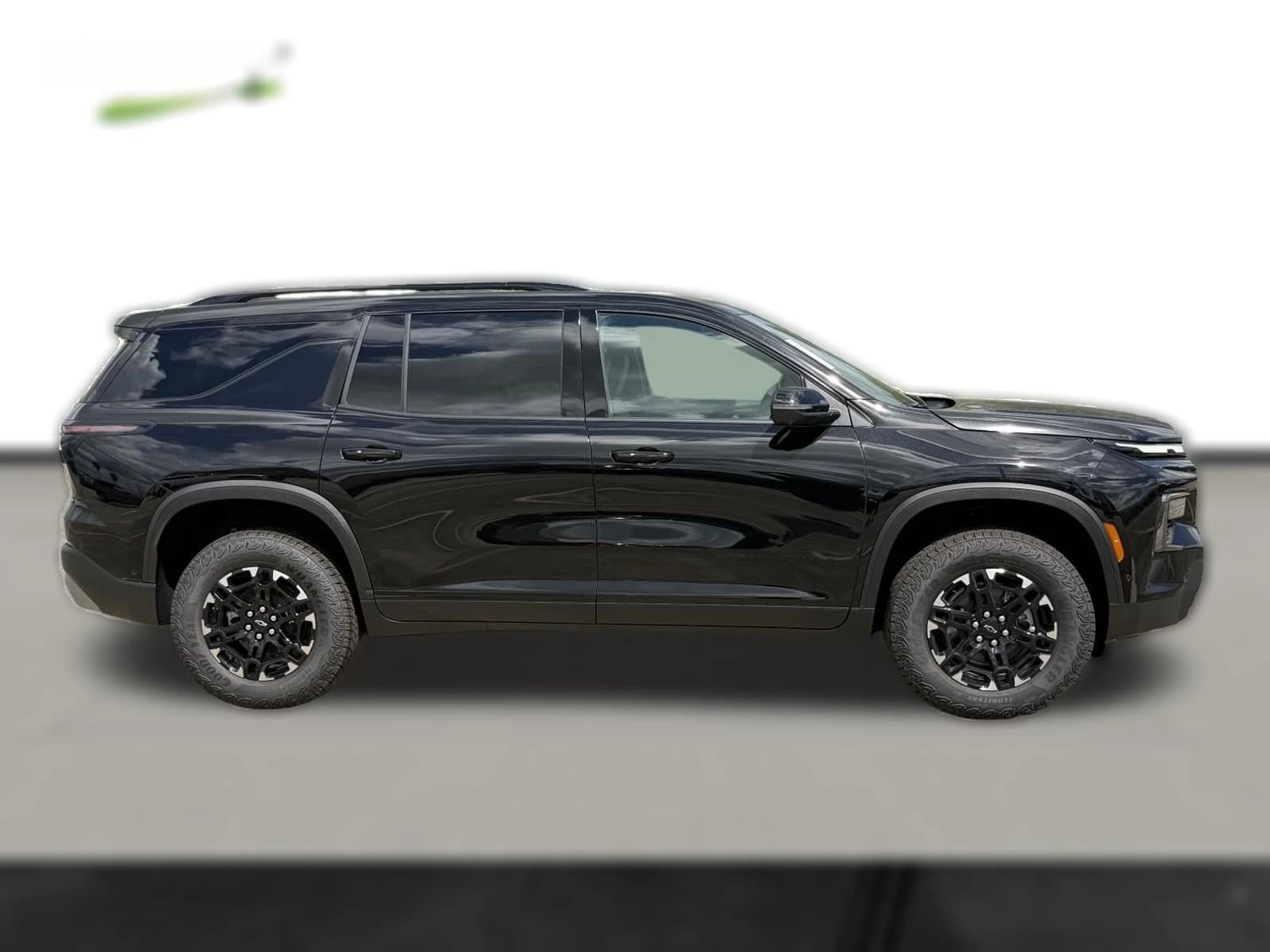 Chevrolet Traverse AWD Z71 4dr 2027 — side view