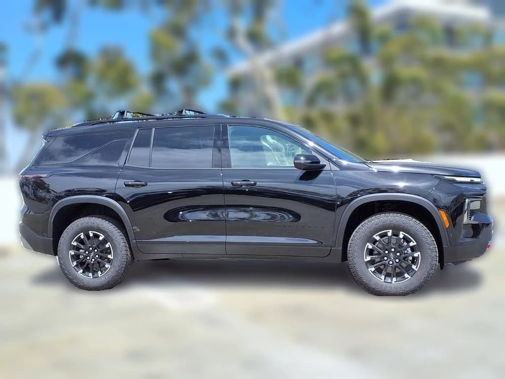 Chevrolet Traverse AWD Z71 4dr 2026 — side view