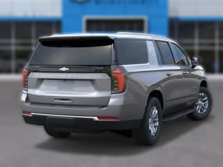 Chevrolet Suburban LS 2WD 4dr