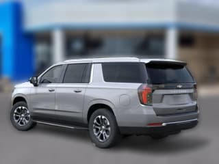 Chevrolet Suburban LS 2WD 4dr