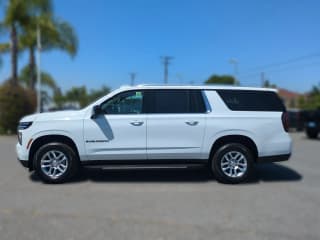 Chevrolet Suburban LS 2WD 4dr