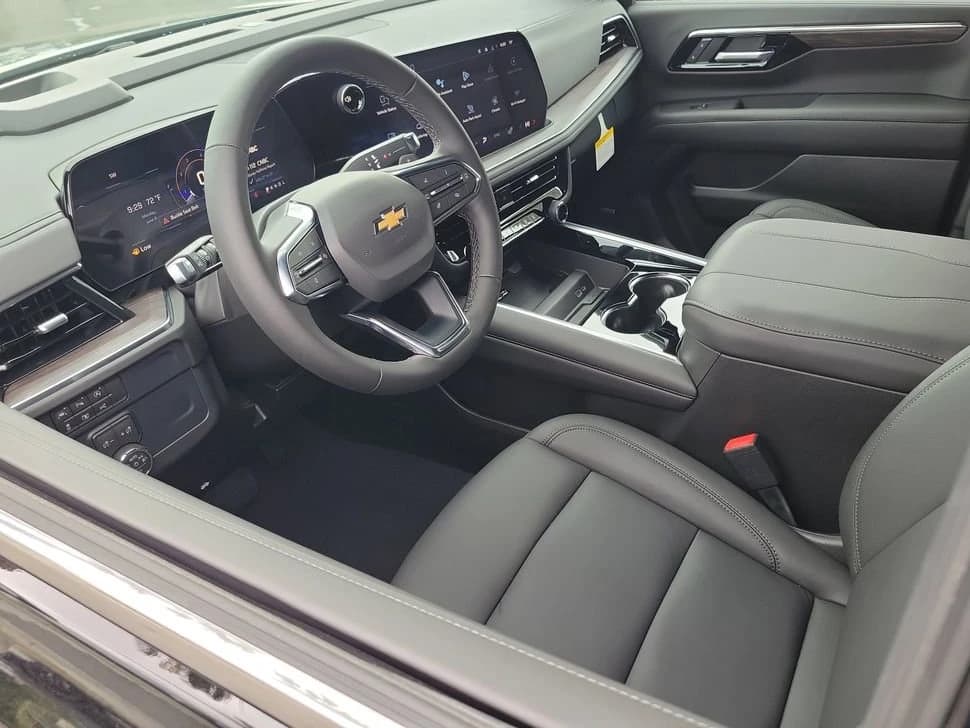 Chevrolet Suburban LT 2WD 4dr 2026 — side view