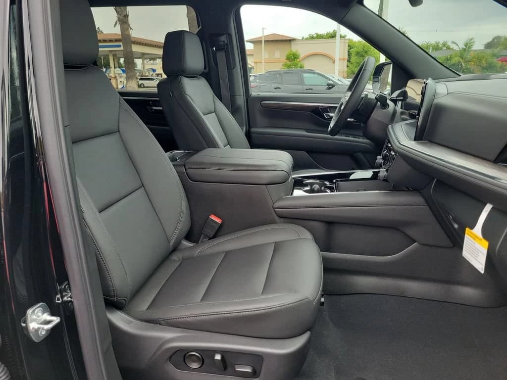 Chevrolet Suburban LT 2WD 4dr 2026 — side view