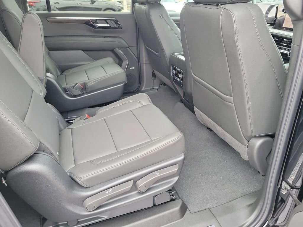 Chevrolet Suburban LT 2WD 4dr 2026 — side view