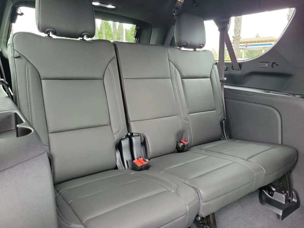 Chevrolet Suburban LT 2WD 4dr 2026 — side view