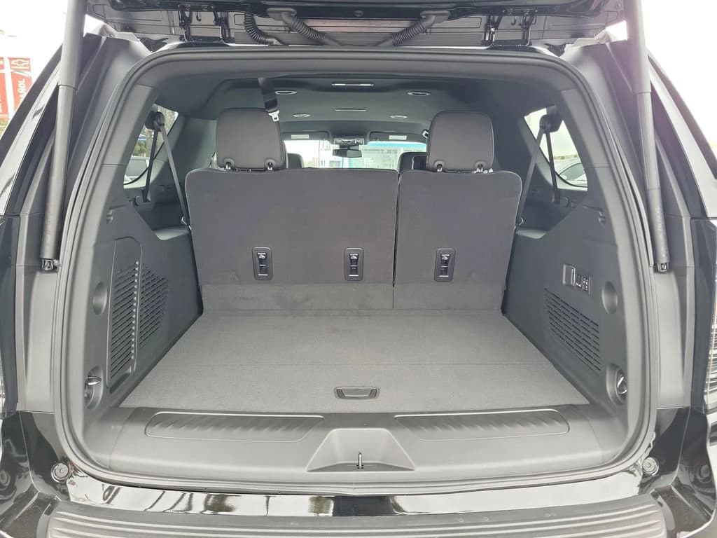 Chevrolet Suburban LT 2WD 4dr 2026 — side view
