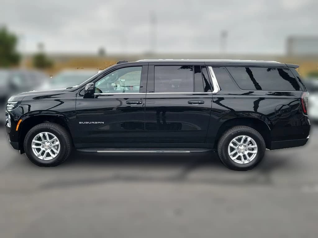 Chevrolet Suburban LT 2WD 4dr 2026 — side view