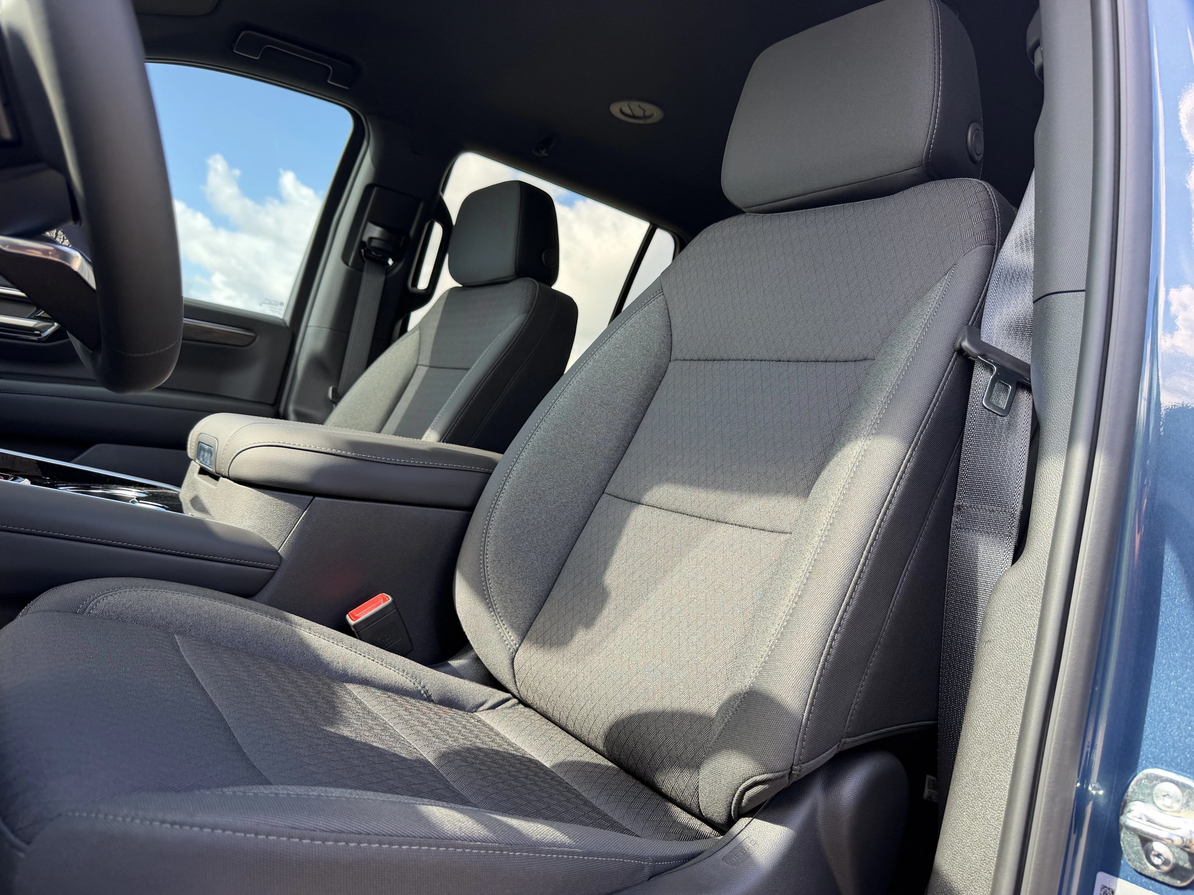 Chevrolet Tahoe LS 2WD 4dr 2026 — side view