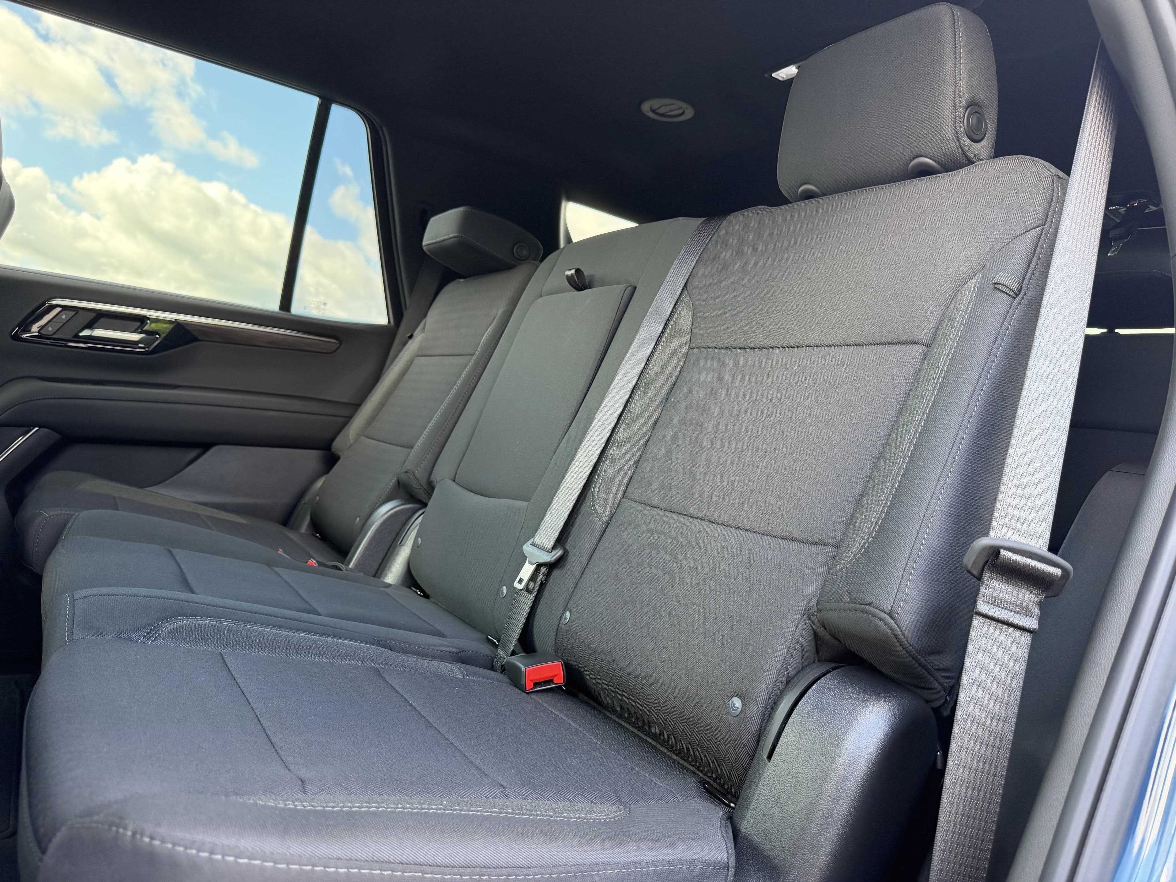 Chevrolet Tahoe LS 2WD 4dr 2026 — side view