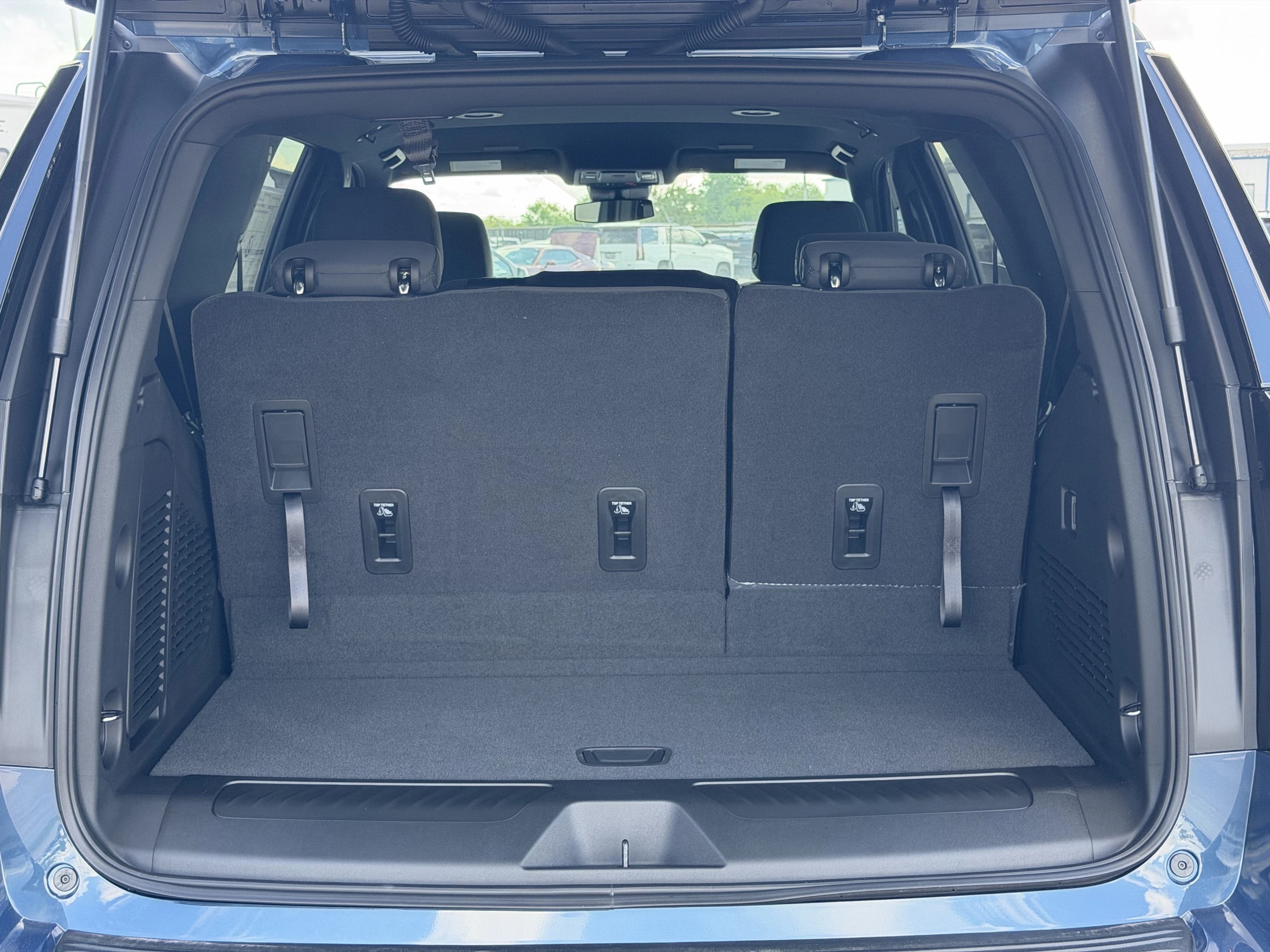 Chevrolet Tahoe LS 2WD 4dr 2026 — side view