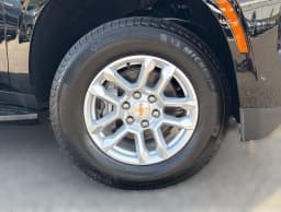 Chevrolet Suburban LS 4WD 4dr 2026 — side view