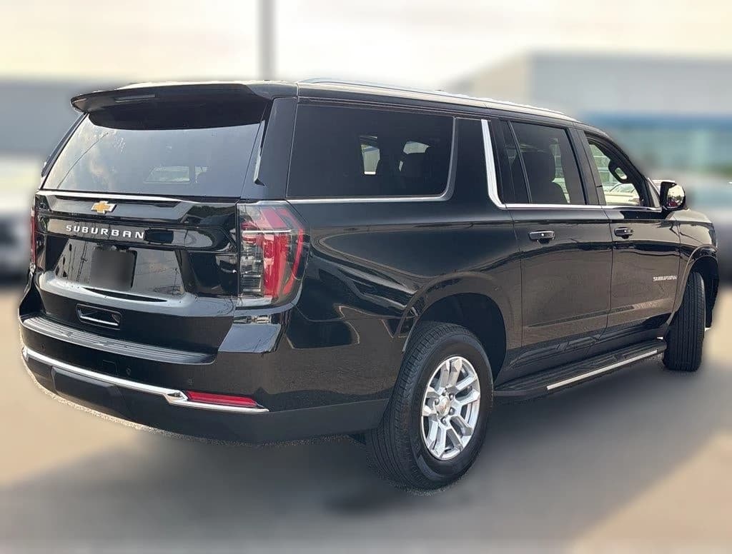 Chevrolet Suburban LS 4WD 4dr 2026 — side view